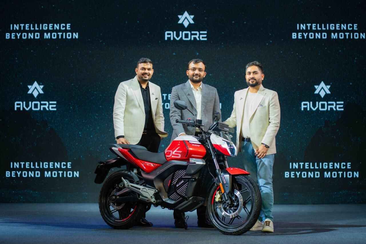 Avore Electric EX front view Avore Electric EX launched in India Avore Electric EX price and features Avore Electric EX 260 km range Avore Electric EX digital instrument cluster Avore Electric EX side profile Avore Electric EX LED headlamp Avore Electric EX electric motorcycle Avore Electric EX battery and charging Avore Electric EX top speed 114 km/h